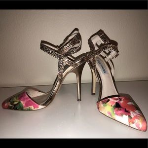 EUC✨STEVE MADDEN FLORAL GLITTER HEELS